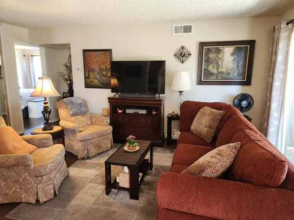 $429,000 | 324 Chestnut Hill Court, Unit 11, Thousand Oaks, CA 91360