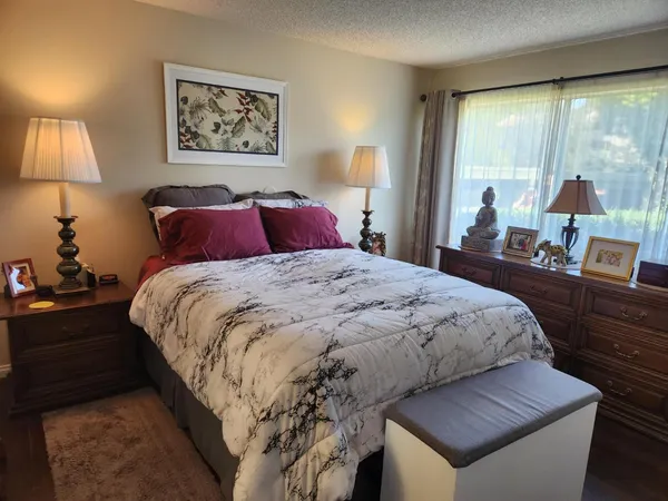 $429,000 | 324 Chestnut Hill Court, Unit 11, Thousand Oaks, CA 91360