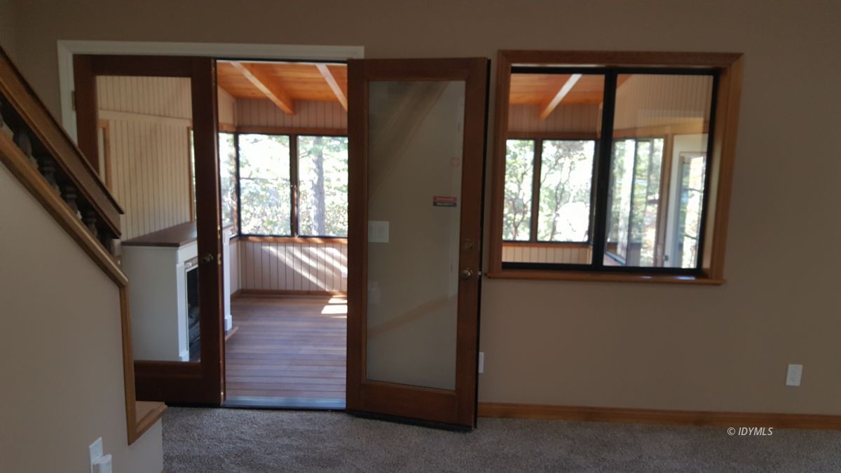 25260 Marion Ridge Drive Idyllwild, CA 92549 - Photo 12 of 32 Entrance to sun room