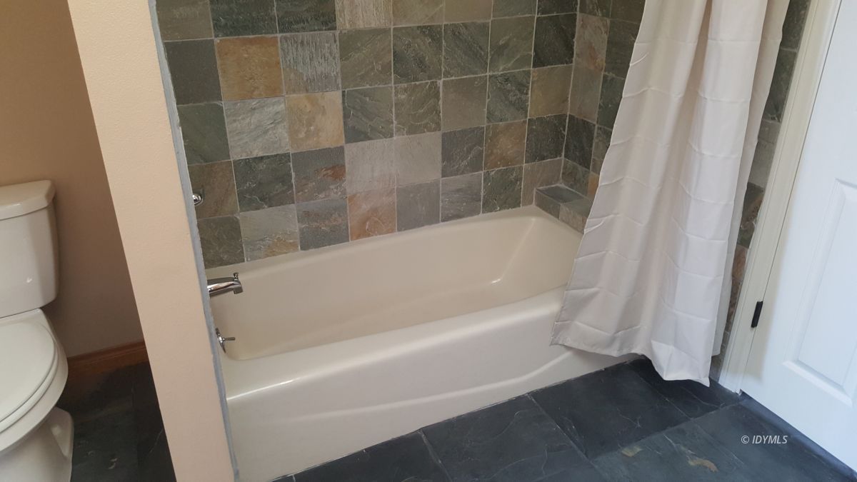 25260 Marion Ridge Drive Idyllwild, CA 92549 - Photo 21 of 32 Master bath