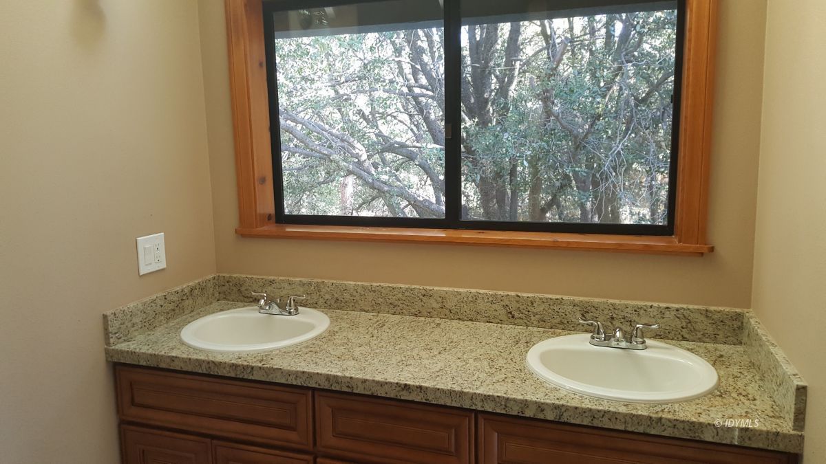 25260 Marion Ridge Drive Idyllwild, CA 92549 - Photo 22 of 32 Bath
