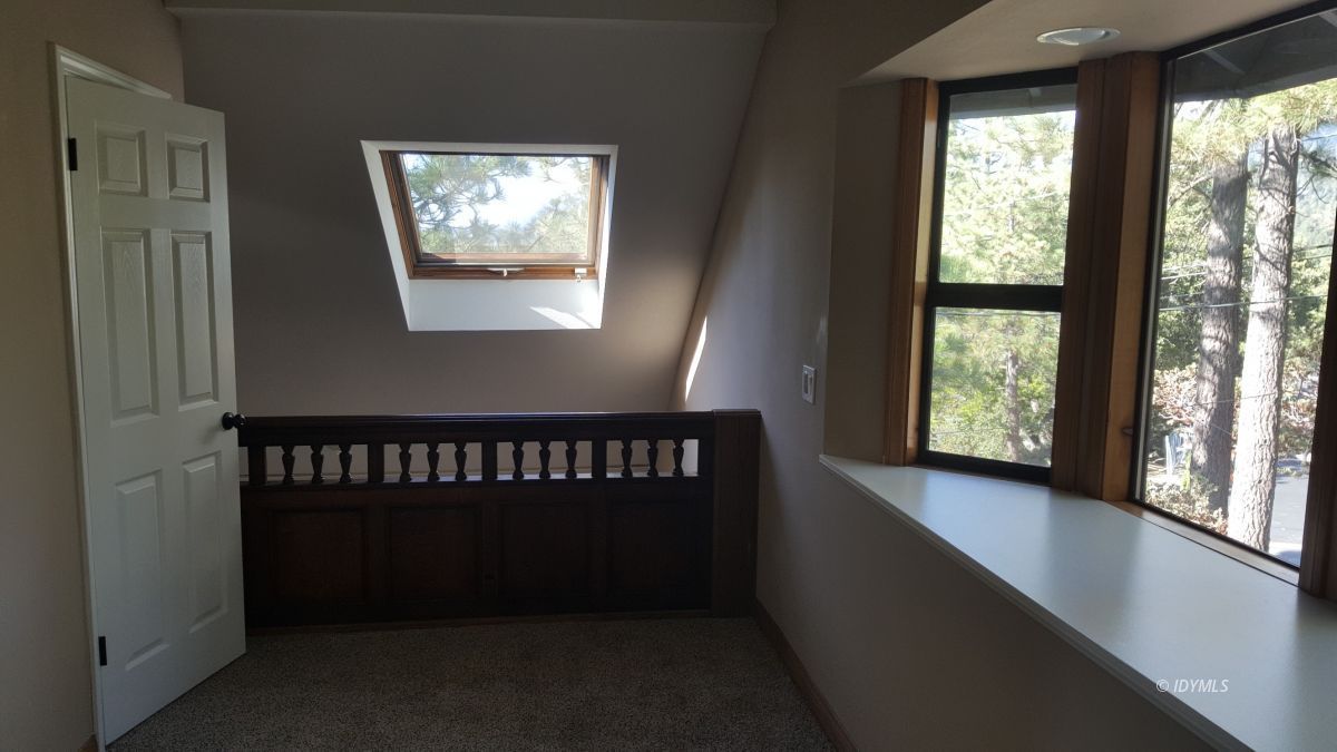 25260 Marion Ridge Drive Idyllwild, CA 92549 - Photo 23 of 32 Upstairs bedroom