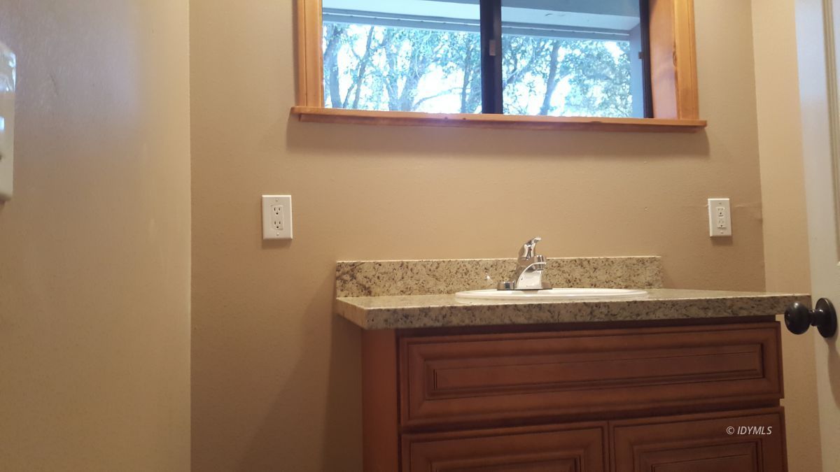 25260 Marion Ridge Drive Idyllwild, CA 92549 - Photo 25 of 32 Downstairs bathroom