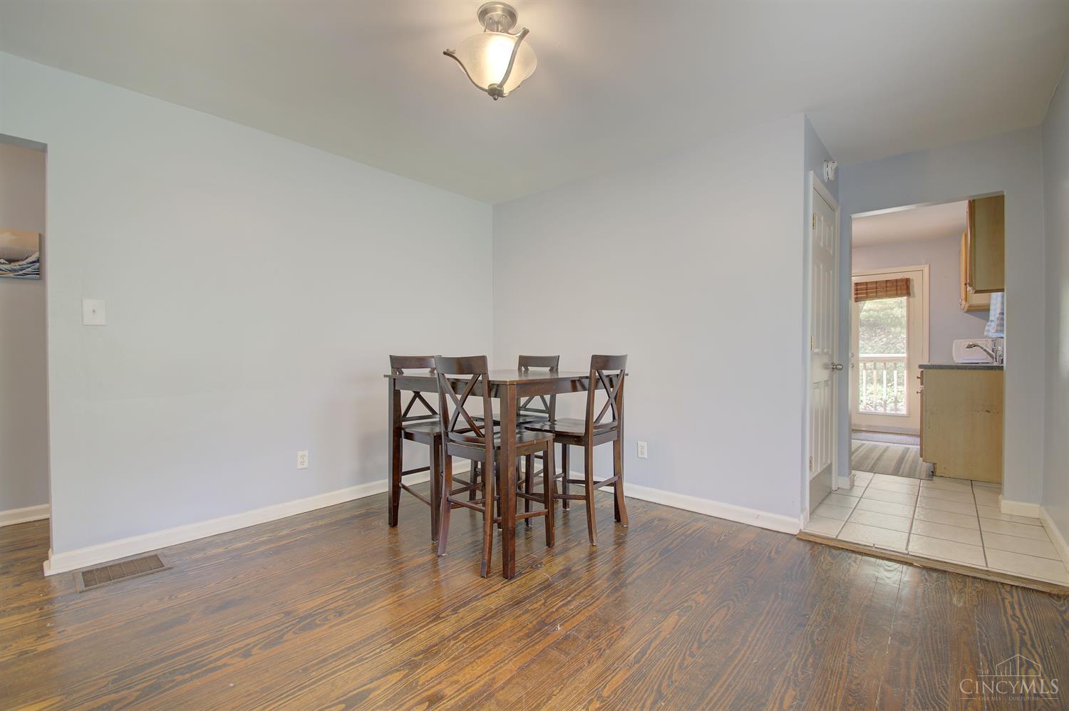 547 Sutton Road Cincinnati, OH 45230 - Photo 11 of 30