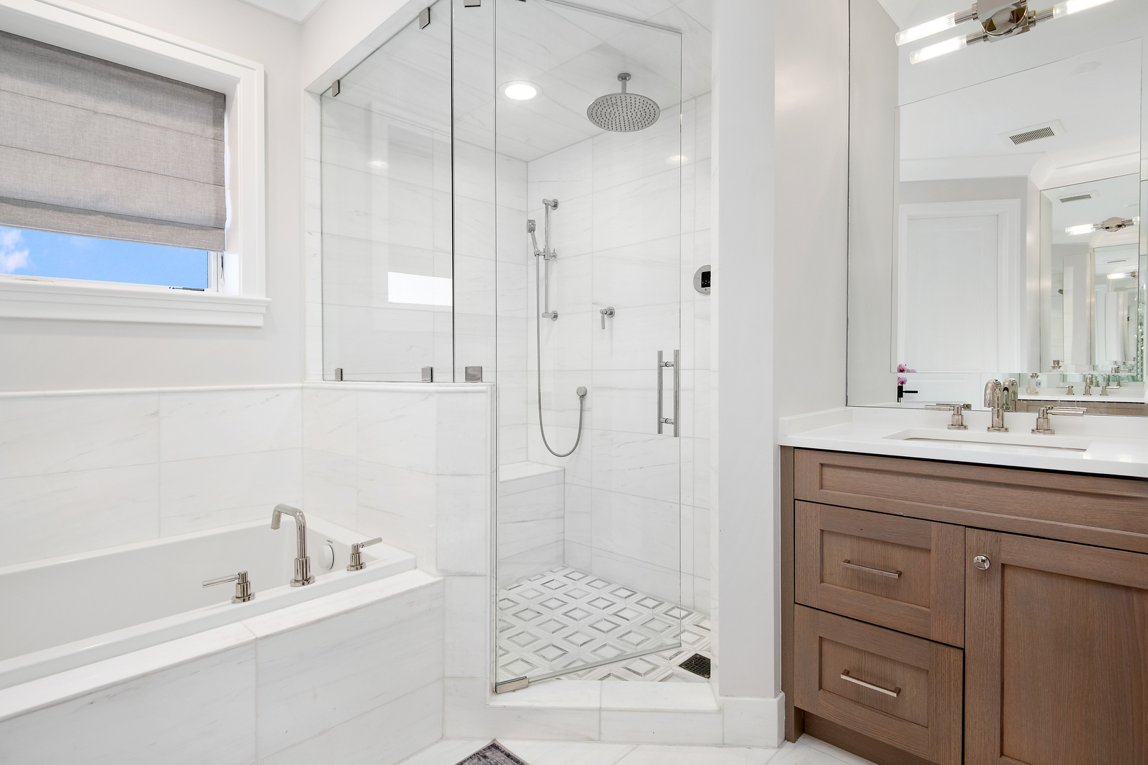 1733 North Mohawk Street, Unit 3N Chicago, IL 60614 - Photo 14 of 29 a bathroom with a tub sink shower and mirror