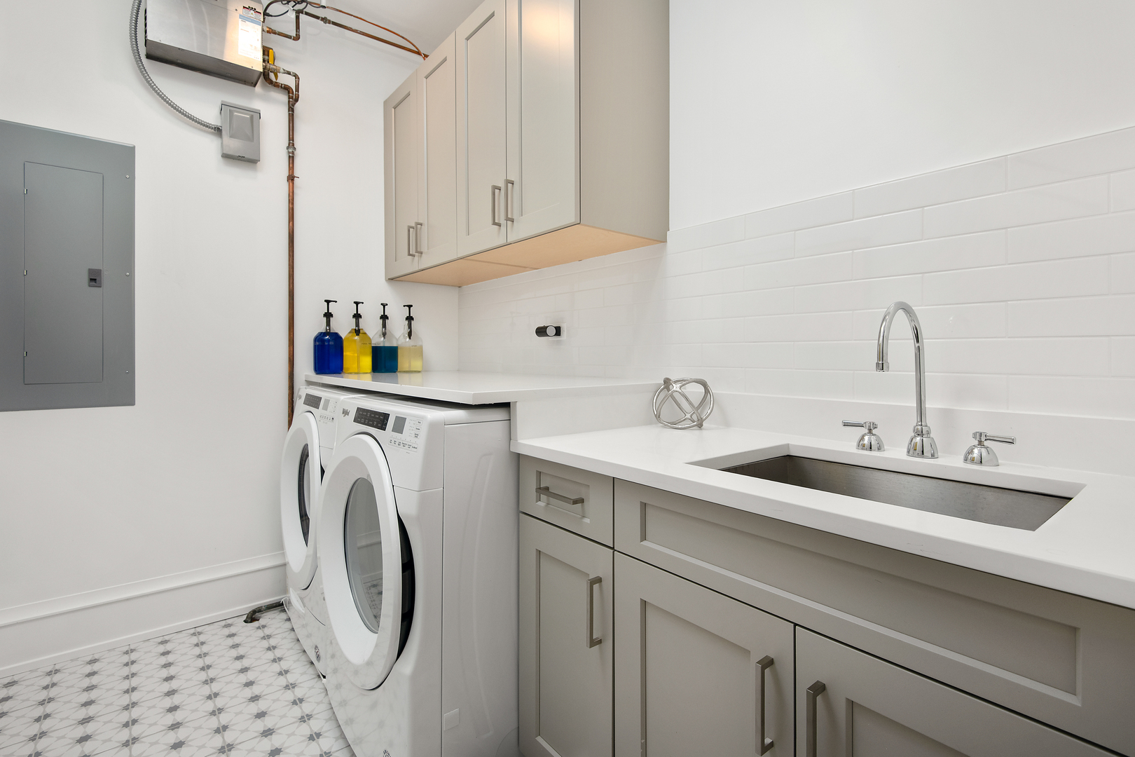 1733 North Mohawk Street, Unit 3N Chicago, IL 60614 - Photo 21 of 29 a utility room with sink dryer and washer