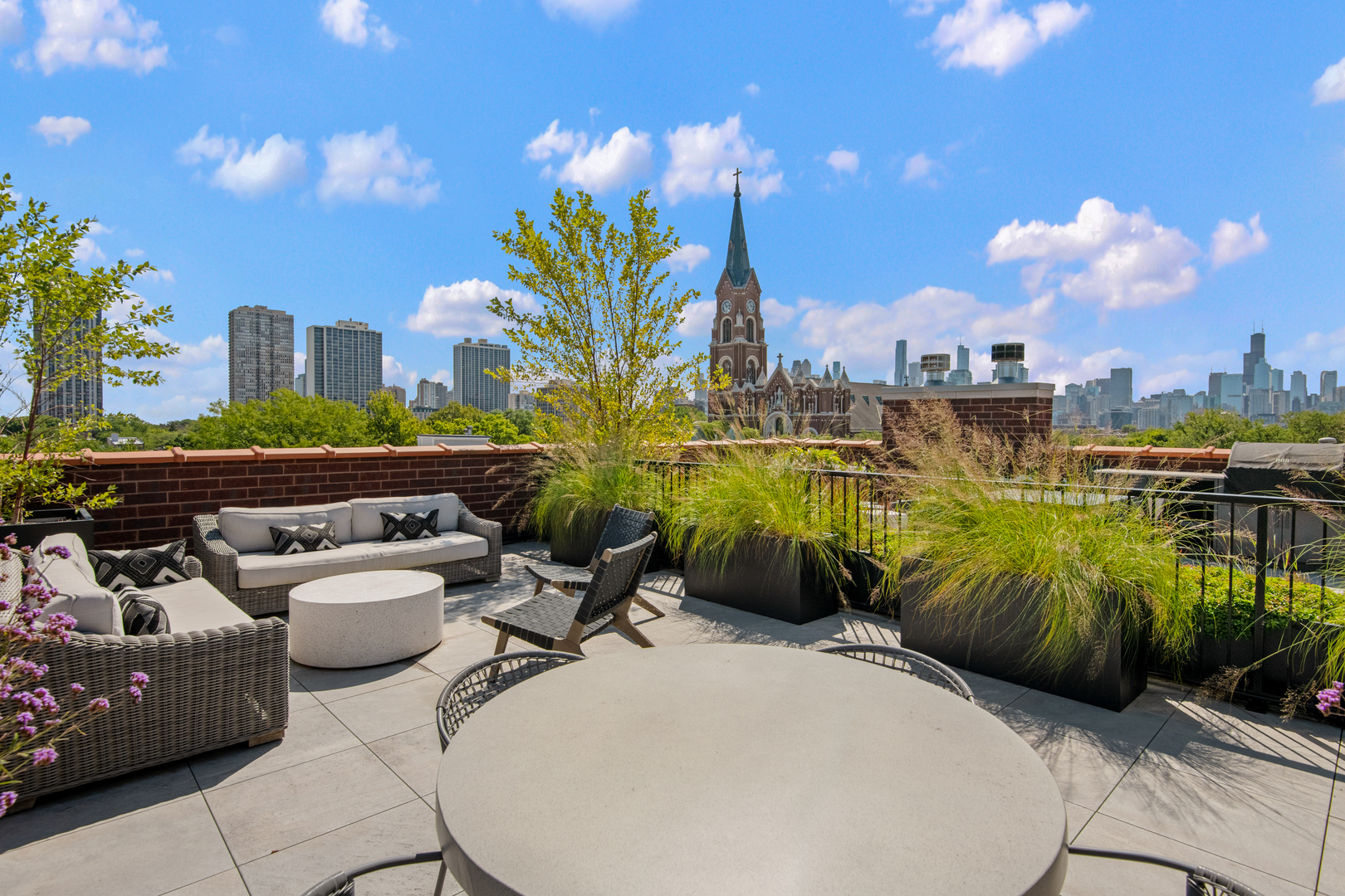 1733 North Mohawk Street, Unit 3N Chicago, IL 60614 - Photo 25 of 29 a view of a swimming pool with furniture