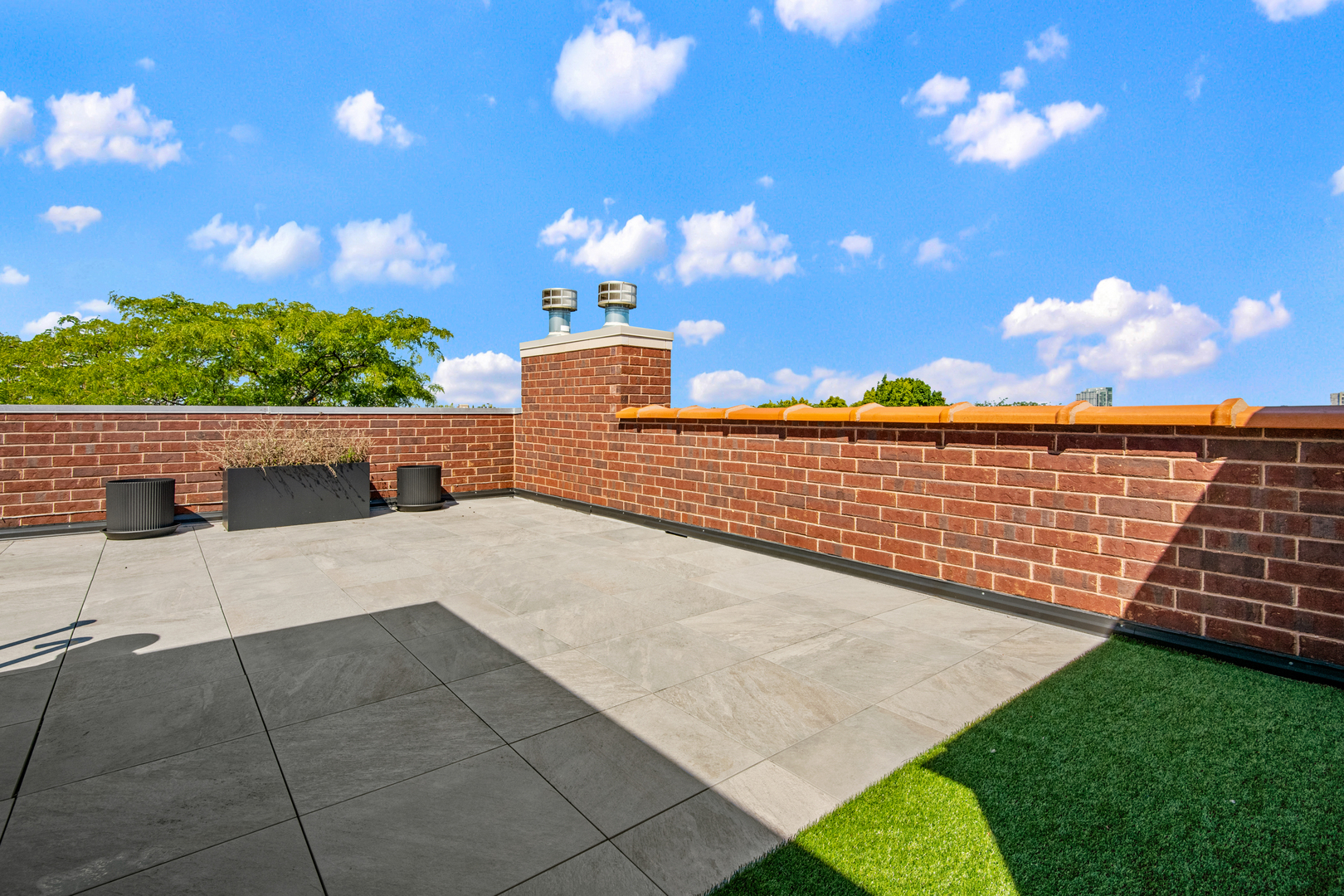 1733 North Mohawk Street, Unit 3N Chicago, IL 60614 - Photo 26 of 29 a view of outdoor space and outdoor seating