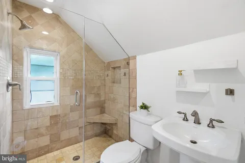 $775,000 | 7002 Lee Park Court, Falls Church, VA 22042