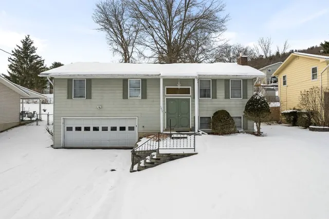 $229,900 | 1037 Elmwood Drive, Endicott, NY 13760