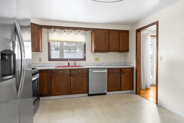 $229,900 | 1037 Elmwood Drive, Endicott, NY 13760