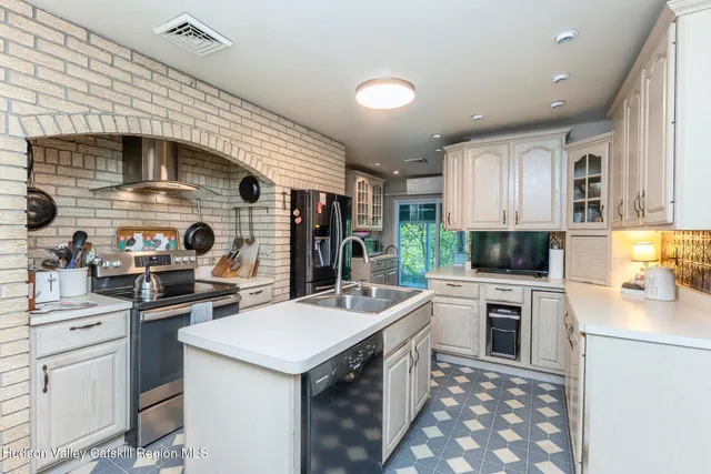 $475,000 | 30 Glenerie Lane, Saugerties, NY 12477