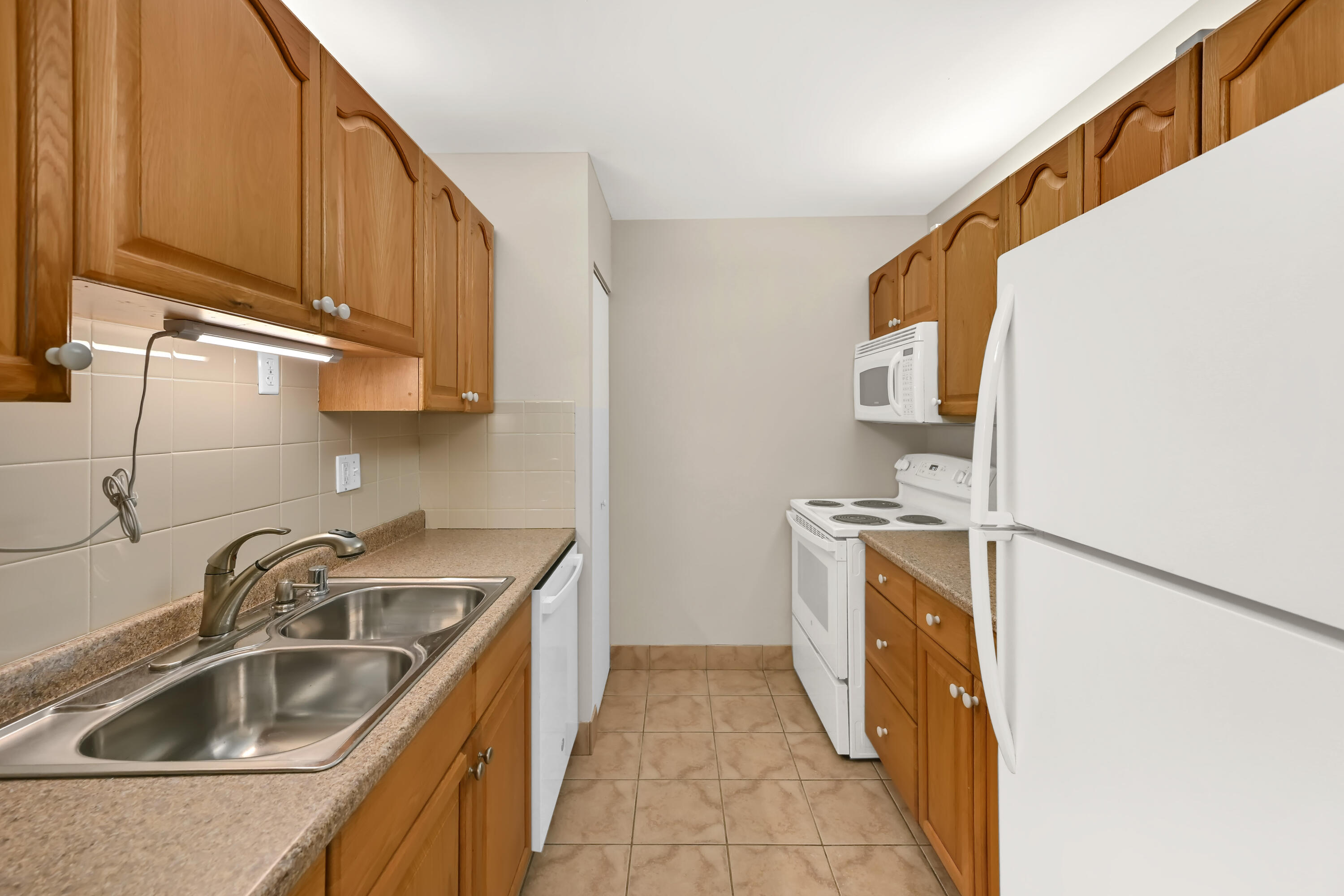 2200 Good Hope Road, Unit 117 Glendale, WI 53209 - Photo 4 of 18 Kitchen