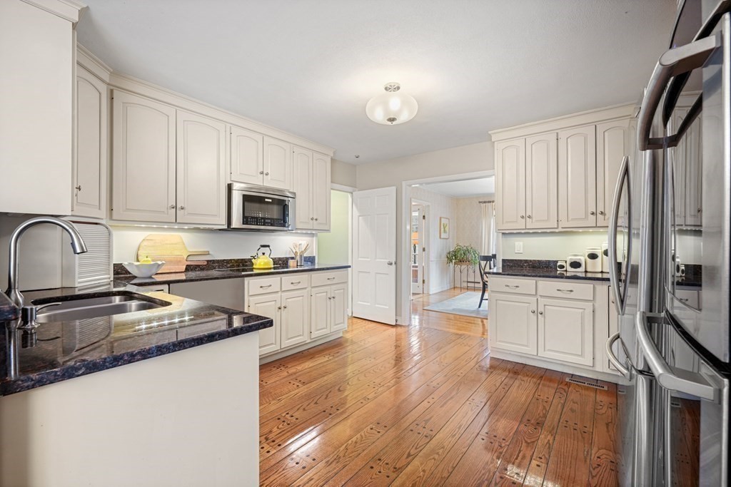 172 Old Farm Road Milton, MA 02186 - Photo 9 of 29 Gallery Image 9