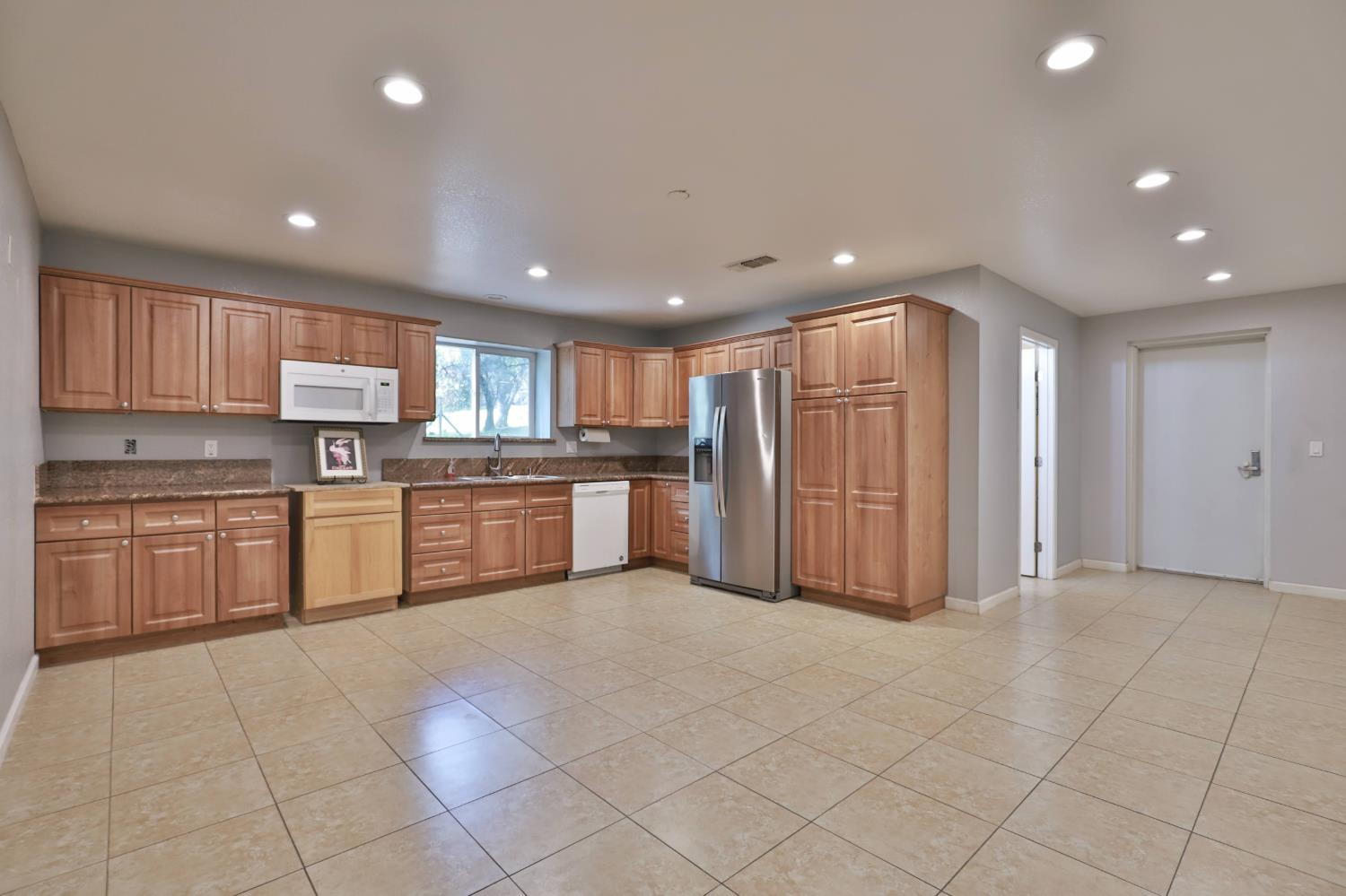 4773 Jacarah Road Placerville, CA 95667 - Photo 67 of 94 Break room is behind the workshop.