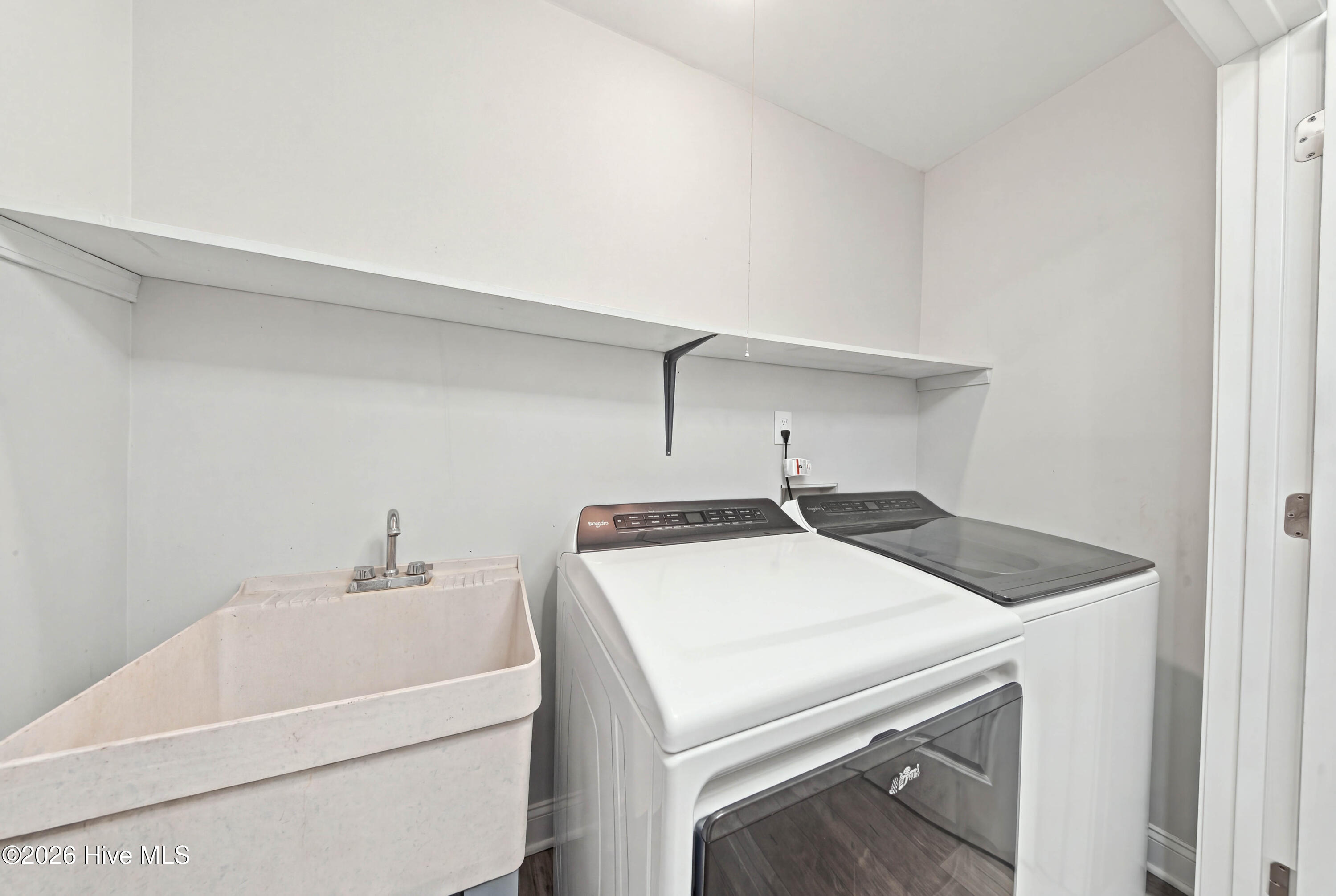107 Knotline Road New Bern, NC 28562 - Photo 39 of 67 41_laundry area