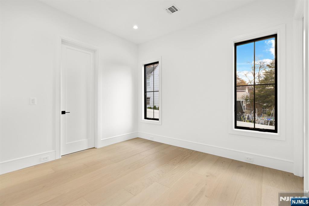 375 Burnet Place Paramus, NJ 07652 - Photo 11 of 37 an empty room with windows and closet