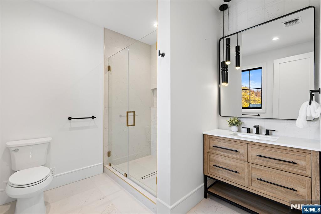 375 Burnet Place Paramus, NJ 07652 - Photo 22 of 37 a bathroom with a toilet sink and shower