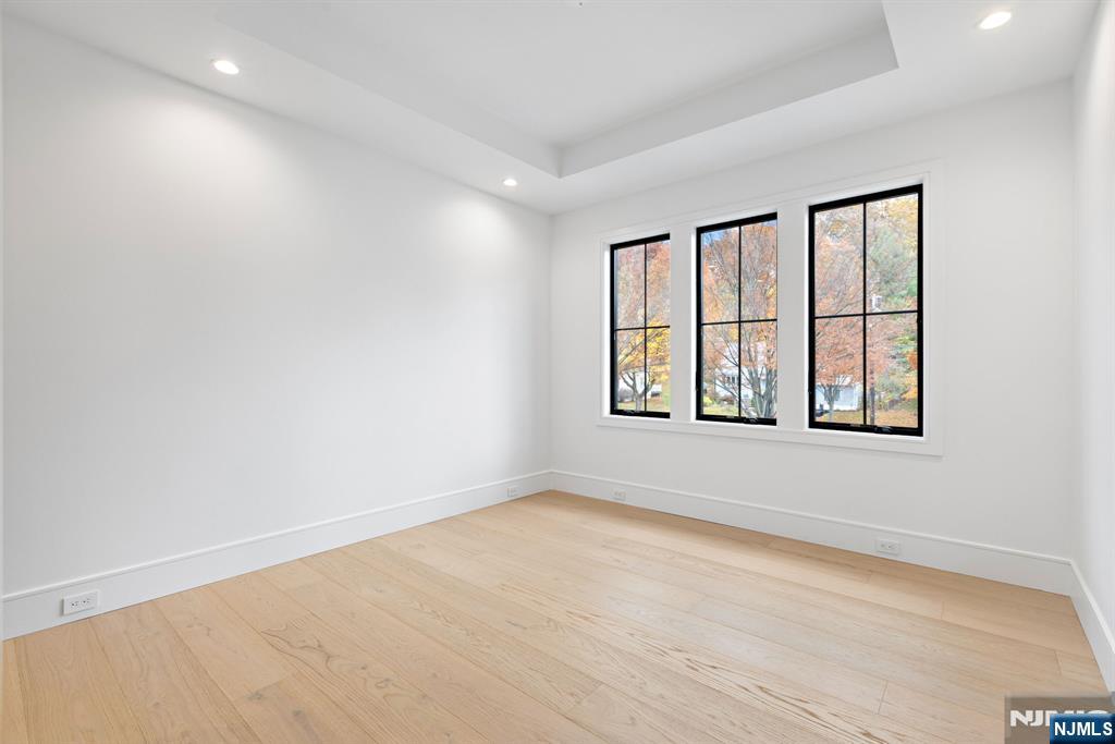 375 Burnet Place Paramus, NJ 07652 - Photo 23 of 37 an empty room with windows
