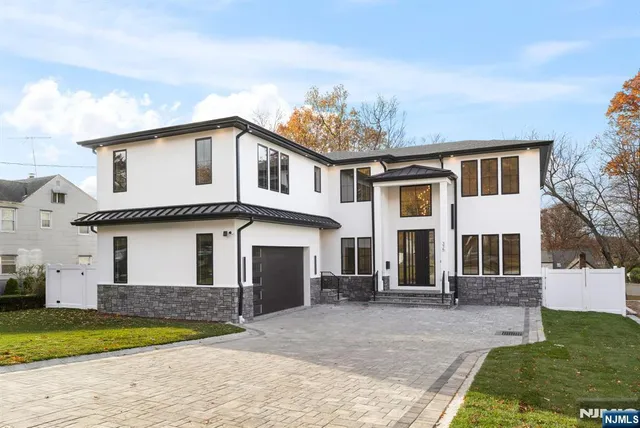 $2,695,000 | 375 Burnet Place, Paramus, NJ 07652