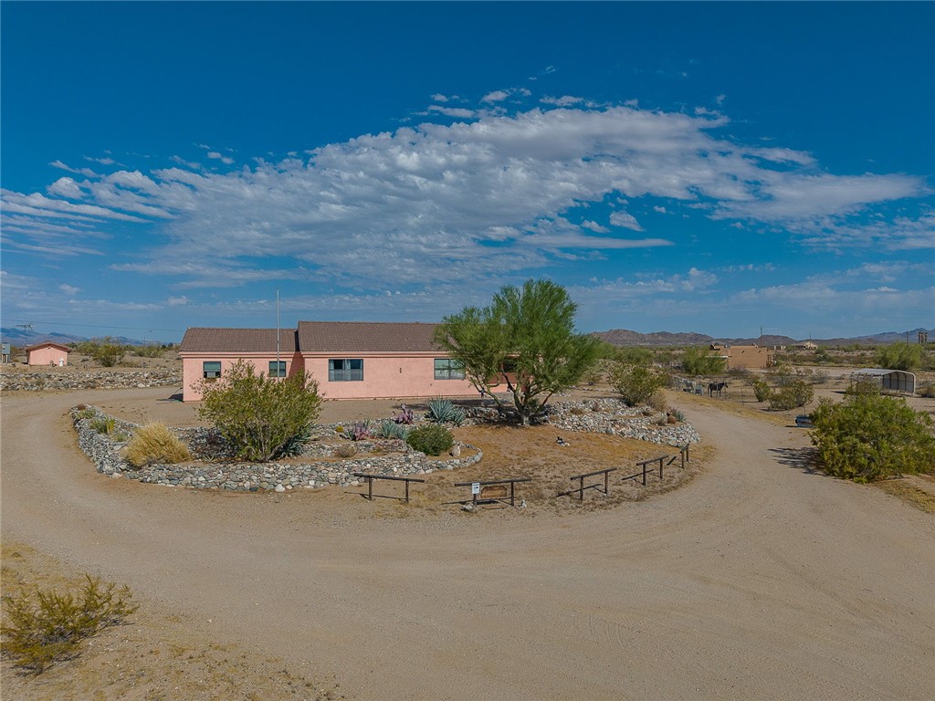 16876 Lawton Road Yucca, AZ 86438 - Photo 28 of 41
