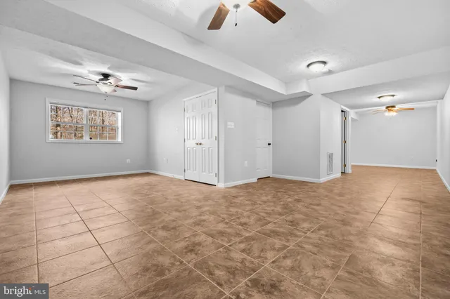 a view of empty room with ceiling fan