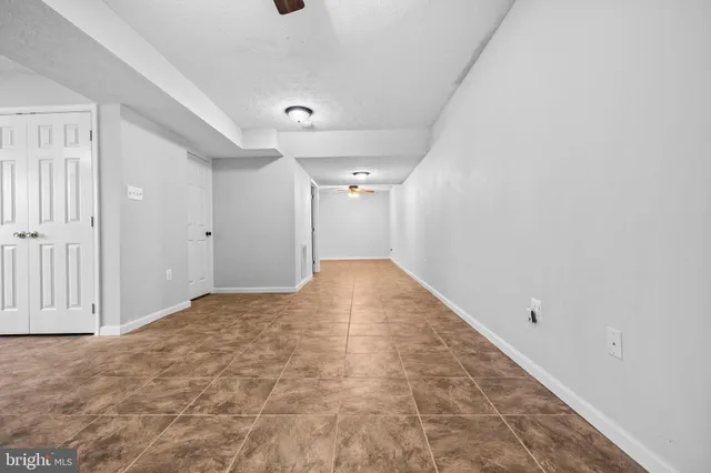 a view of a big room with closet and windows