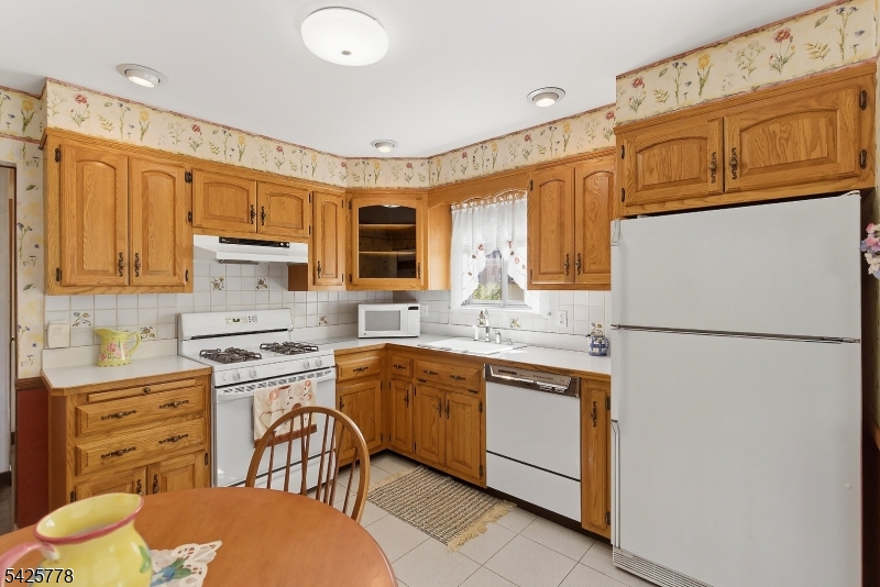 38 Atkins Terrace East Rutherford, NJ 07073 - Photo 13 of 37