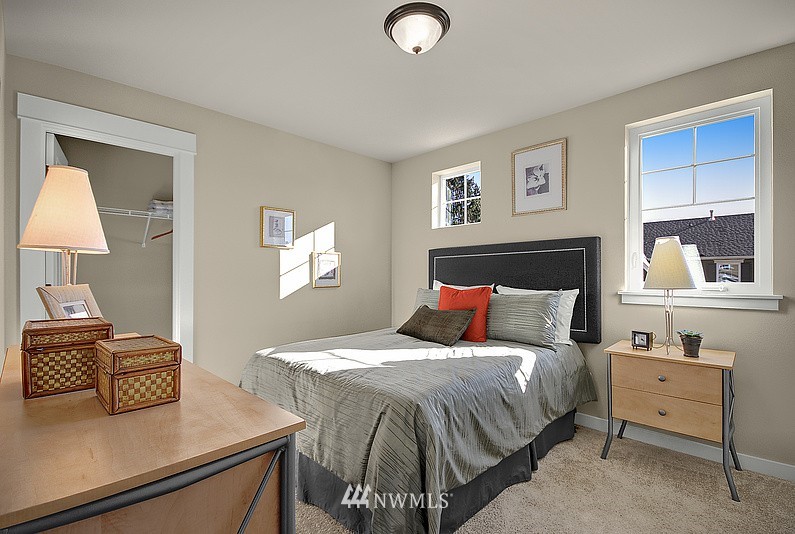 880 Mount Baker Place Northeast Renton, WA 98059 - Photo 3 of 15 Gallery Image 3