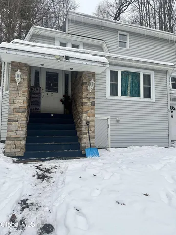 $183,000 | 40 Northampton Road, Amsterdam, NY 12010