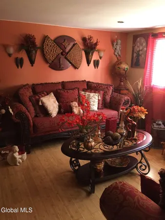 $183,000 | 40 Northampton Road, Amsterdam, NY 12010