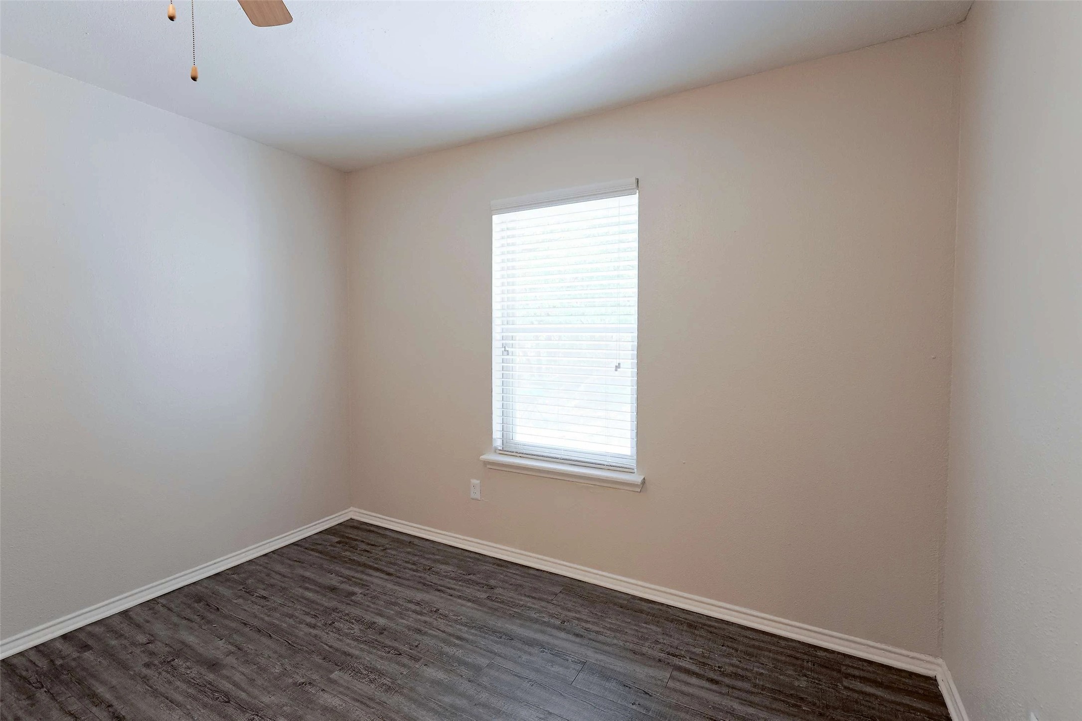 2809 West William Cannon Drive, Unit I101 Austin, TX 78745 - Photo 9 of 29 Spare room with dark wood-type flooring and ceiling fan