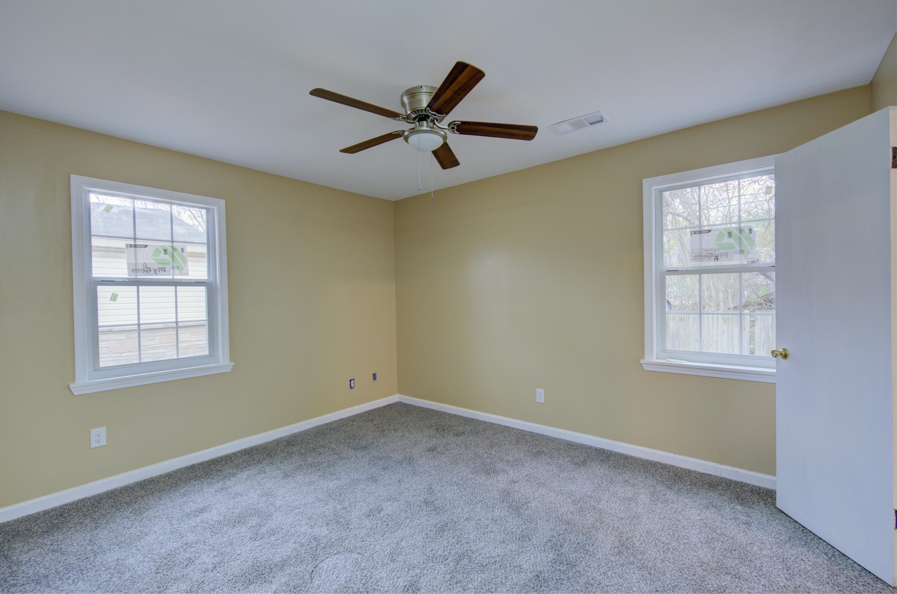 5546 Millbranch Road Memphis, TN 38116 - Photo 18 of 24 an empty room with windows
