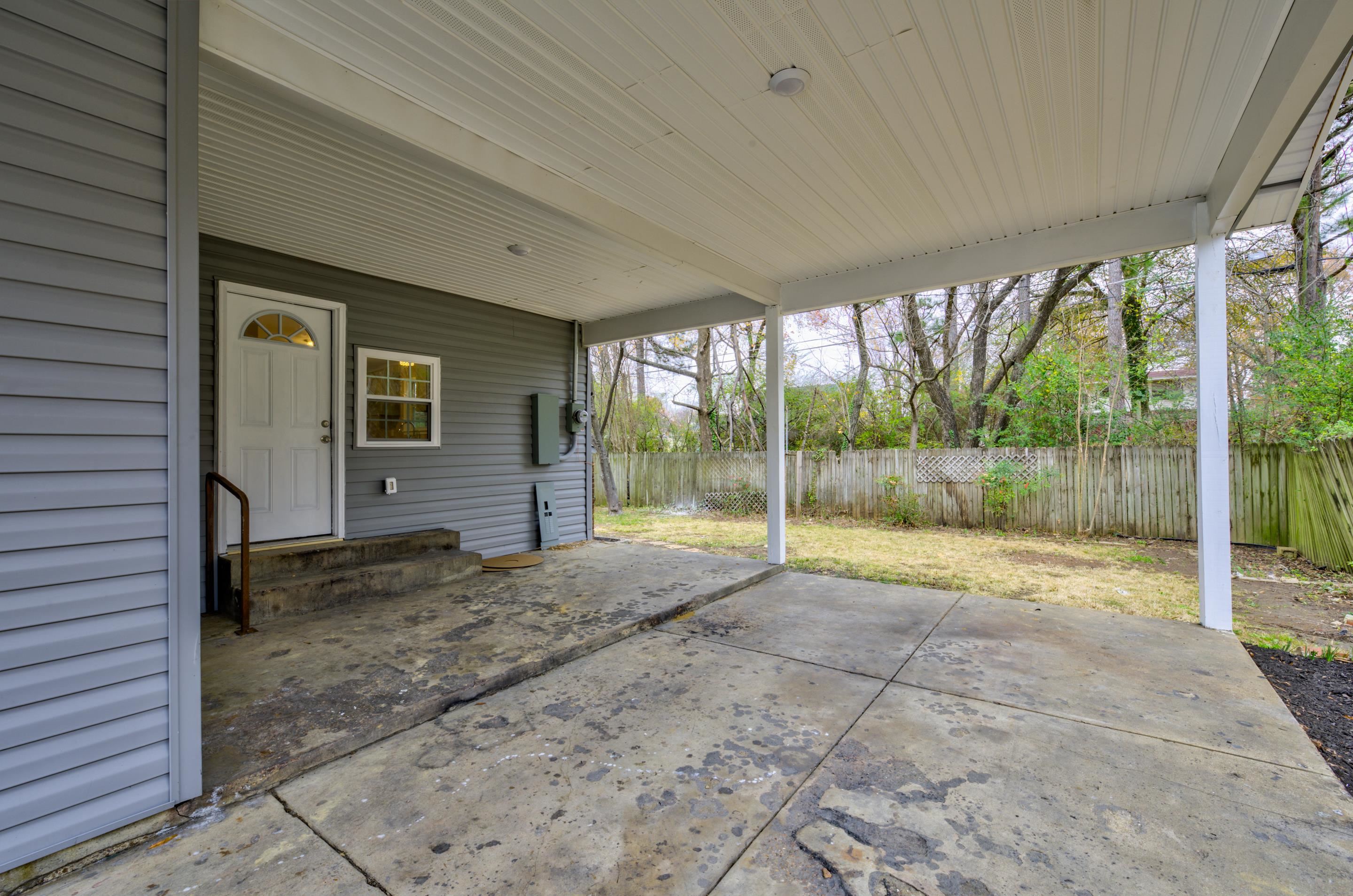 5546 Millbranch Road Memphis, TN 38116 - Photo 20 of 24 a view of an empty room with windows