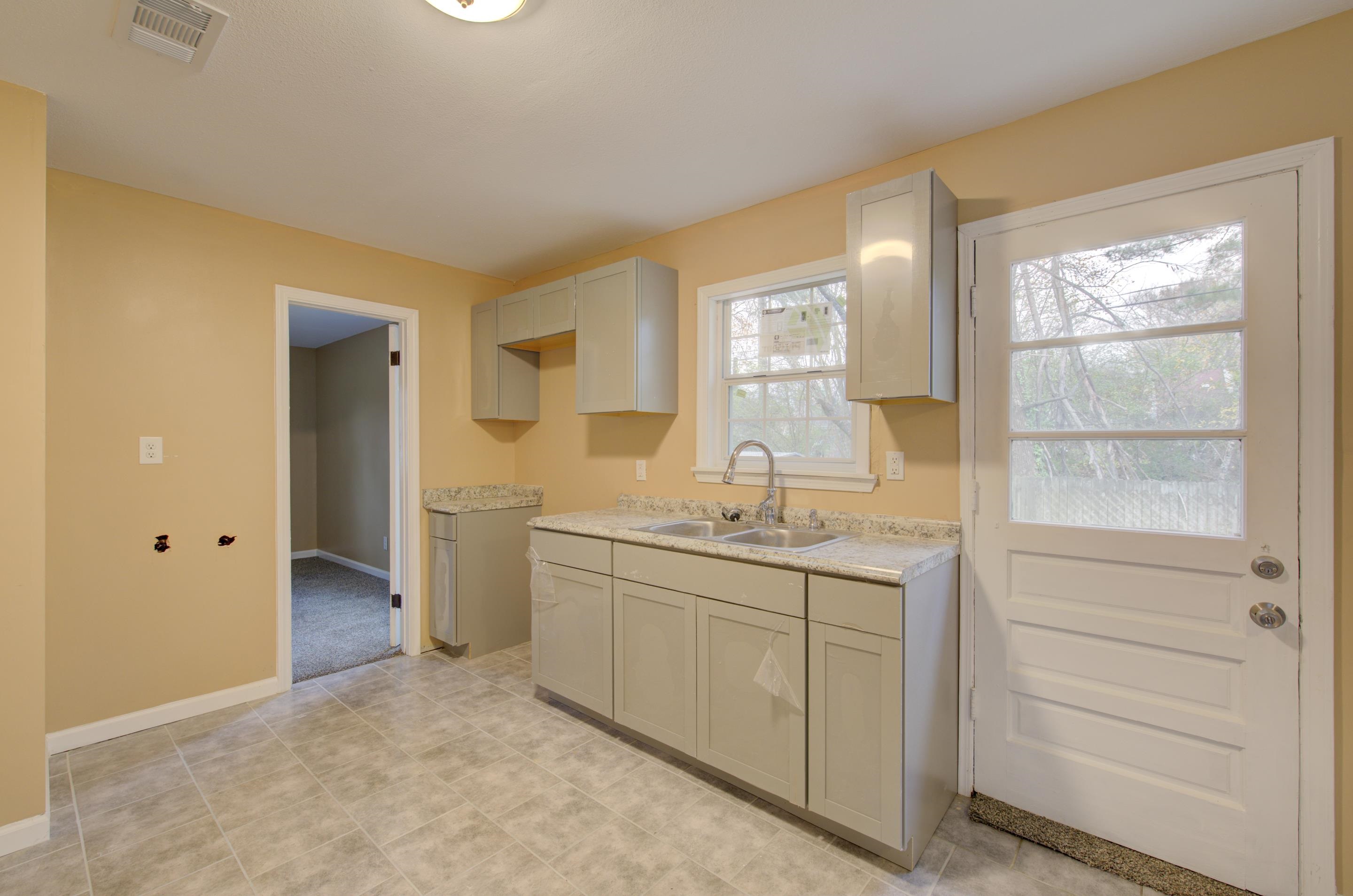 5546 Millbranch Road Memphis, TN 38116 - Photo 10 of 24 a bathroom with a sink and a mirror