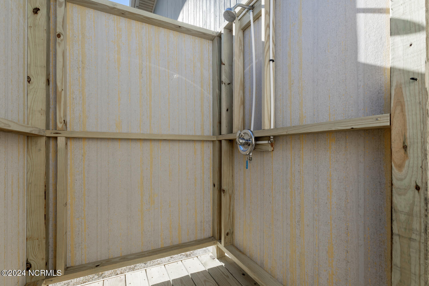 1809 Ocean Drive Emerald Isle, NC 28594 - Photo 45 of 54 50