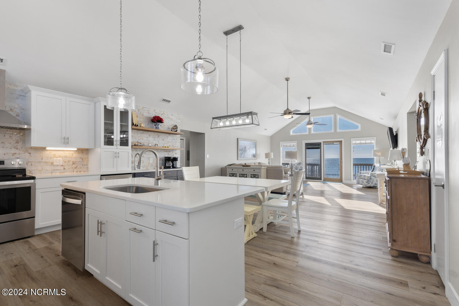 1809 Ocean Drive Emerald Isle, NC 28594 - Photo 9 of 54 10 (1)