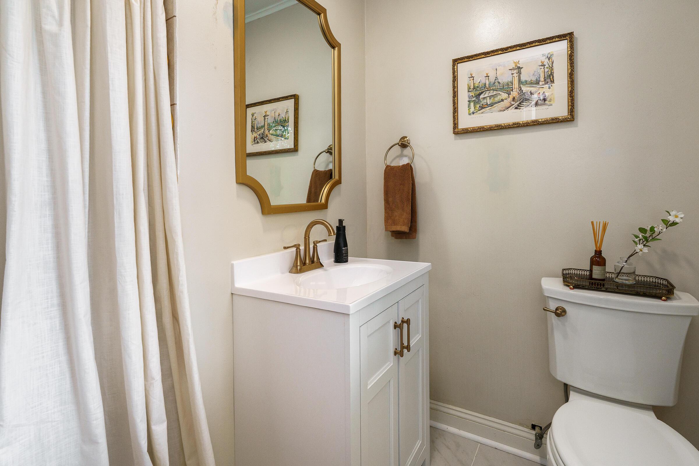 698 South Remington Road Columbus, OH 43209 - Photo 19 of 47 Full Bath