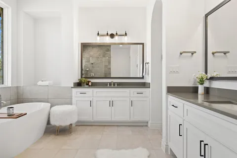 a view of a livingroom with a workspace