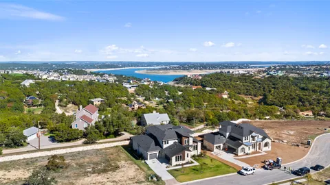 $1,399,998 | 924 Bristol Crk Bend, Lakeway, TX 78738