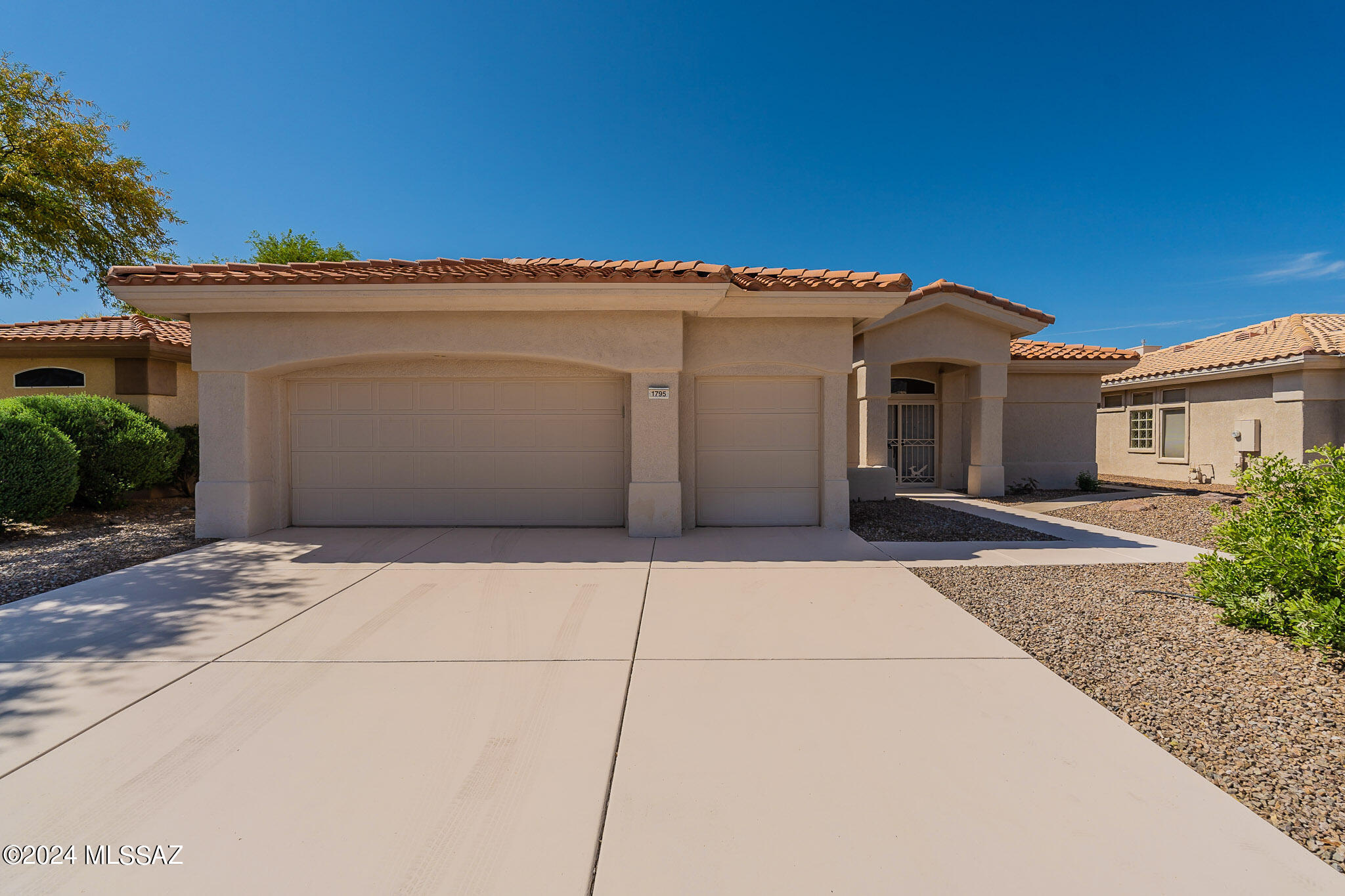 1795 East Lone Rider Way Oro Valley, AZ 85755 - Photo 2 of 34