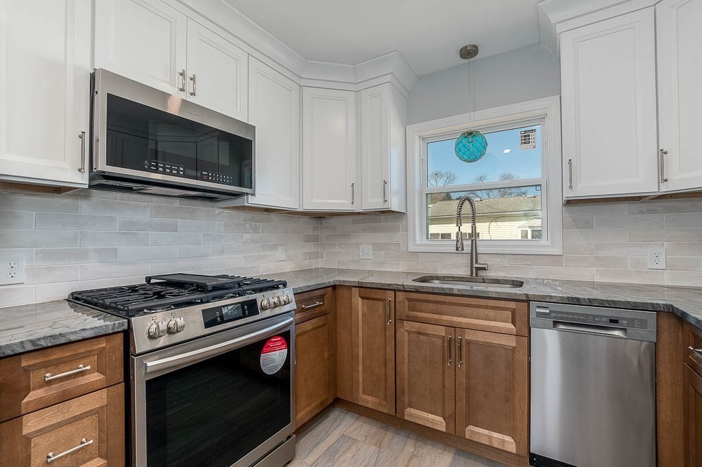 43 Shore Avenue Wareham, MA 02571 - Photo 3 of 42