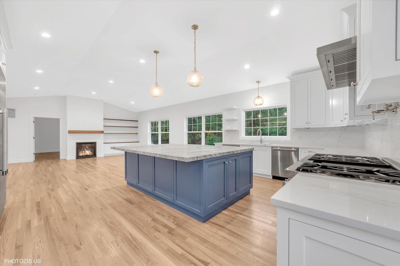 707 Brierhill Road Deerfield, IL 60015 - Photo 6 of 48