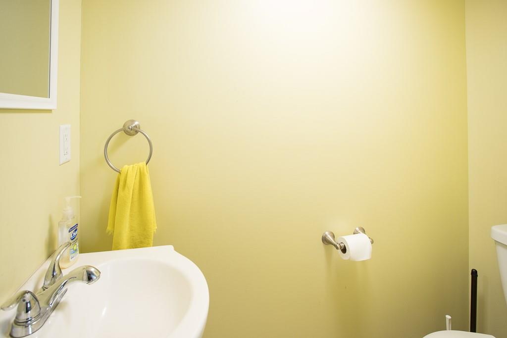 533 Highview Road Pittsburgh, PA 15234 - Photo 13 of 22 a bathroom with a sink