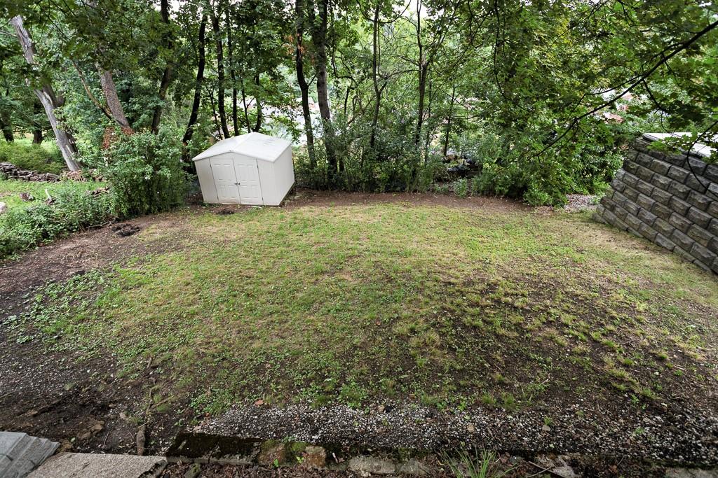 533 Highview Road Pittsburgh, PA 15234 - Photo 19 of 22 a view of a outdoor space and a yard