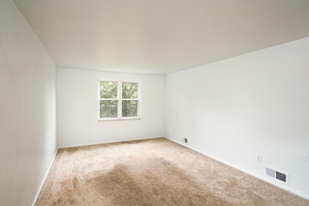 533 Highview Road Pittsburgh, PA 15234 - Photo 2 of 22 an empty room with a window