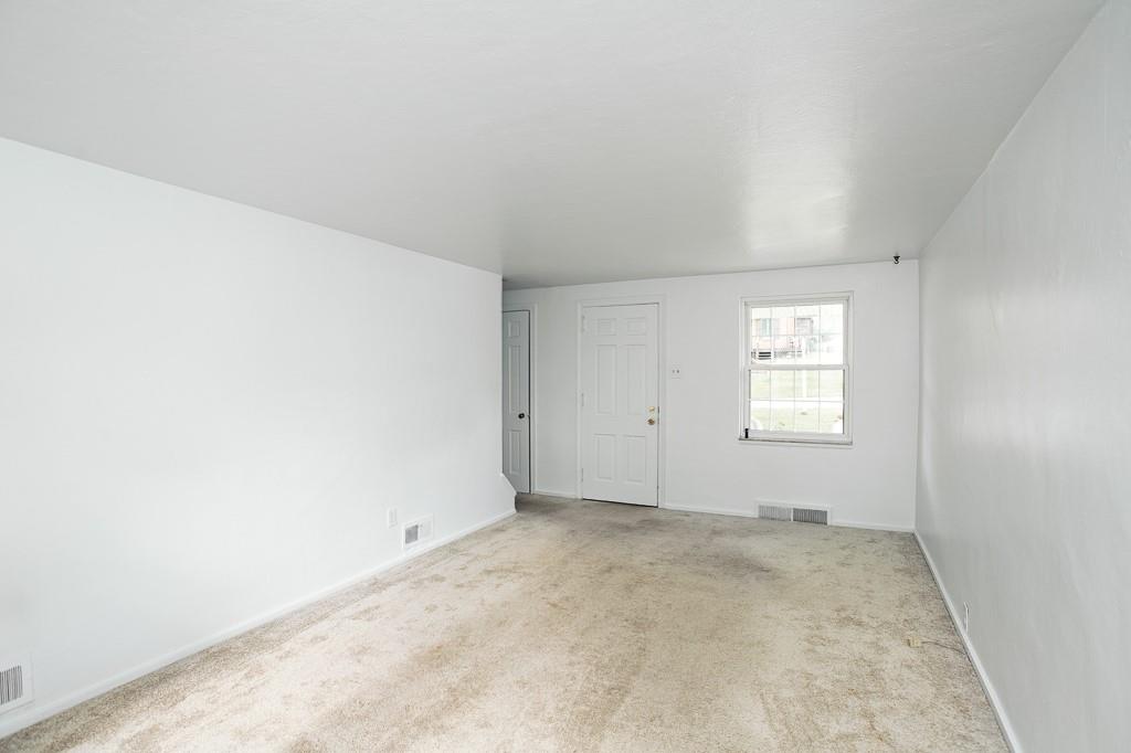 533 Highview Road Pittsburgh, PA 15234 - Photo 3 of 22 an empty room with a window