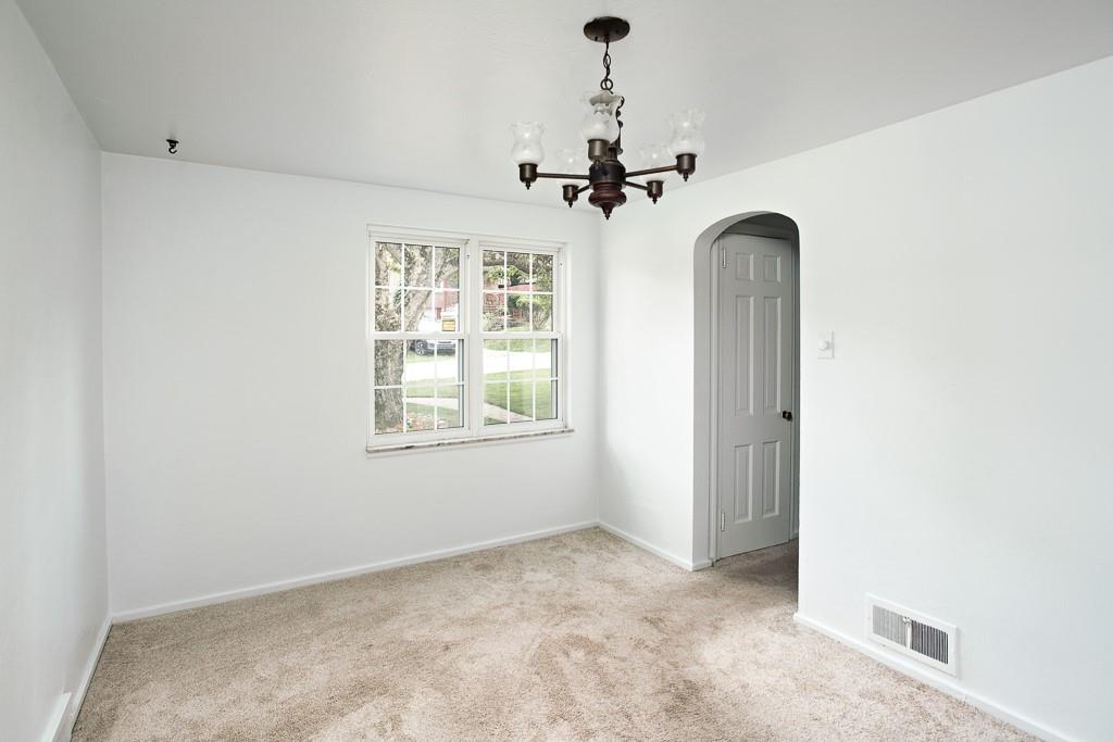 533 Highview Road Pittsburgh, PA 15234 - Photo 5 of 22 an empty room with a window