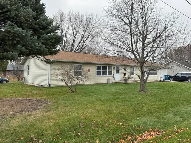 $1,100 | 303 West Pieronnet Street, Unit 303305, Amboy, IL 61310
