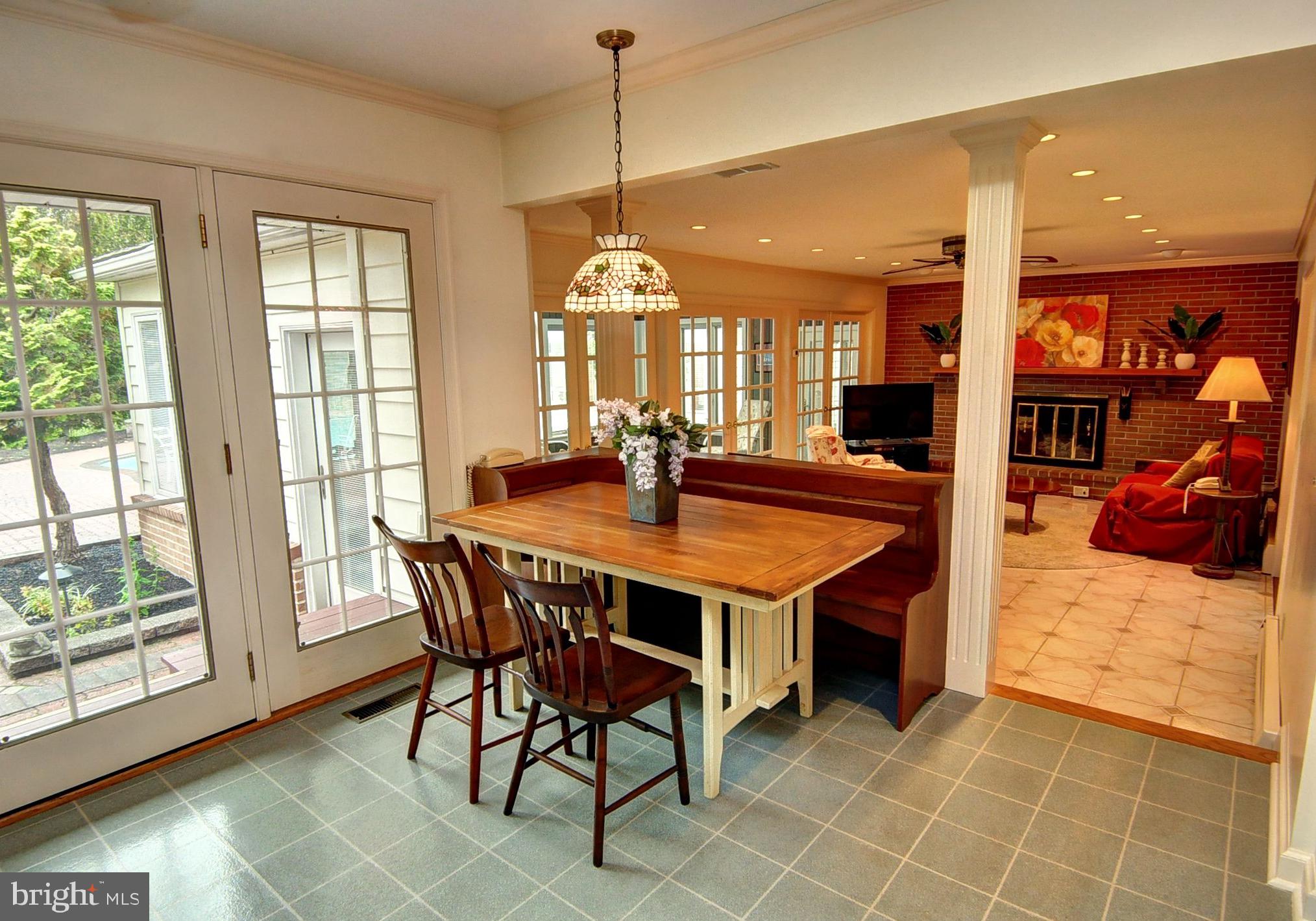 575 Creamery Road Telford, PA 18969 - Photo 20 of 49 Breakfast area with built-in seating